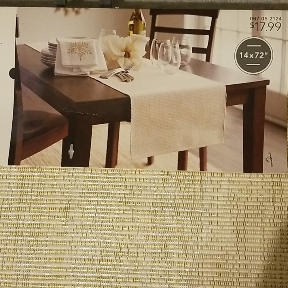 Table Runner - Picture 2 of 5